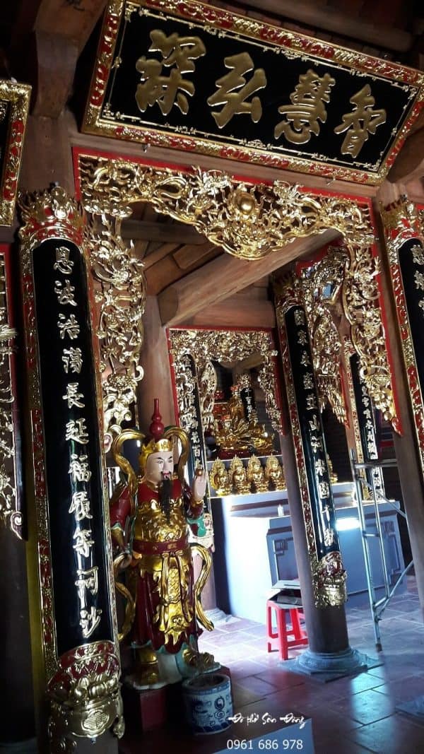 Cửa võng Tứ Linh nhà chùa