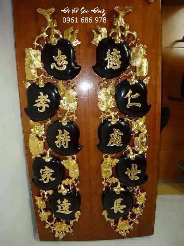 Đôi câu đối quả đào