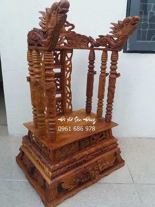 Ngai thờ gỗ gụ