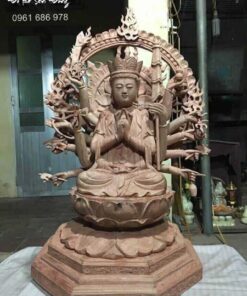 Tượng Phật Bà bằng gỗ
