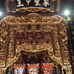 Mẫu cửa võng thờ kèm cuốn thư