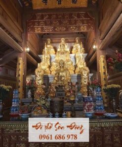 Điện thờ Tam Bảo trong chùa
