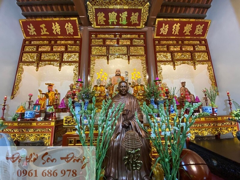 Tôn tượng Tổ Trí Hải tại chùa Long Hoa (Núi Voi) - Hải Phòng