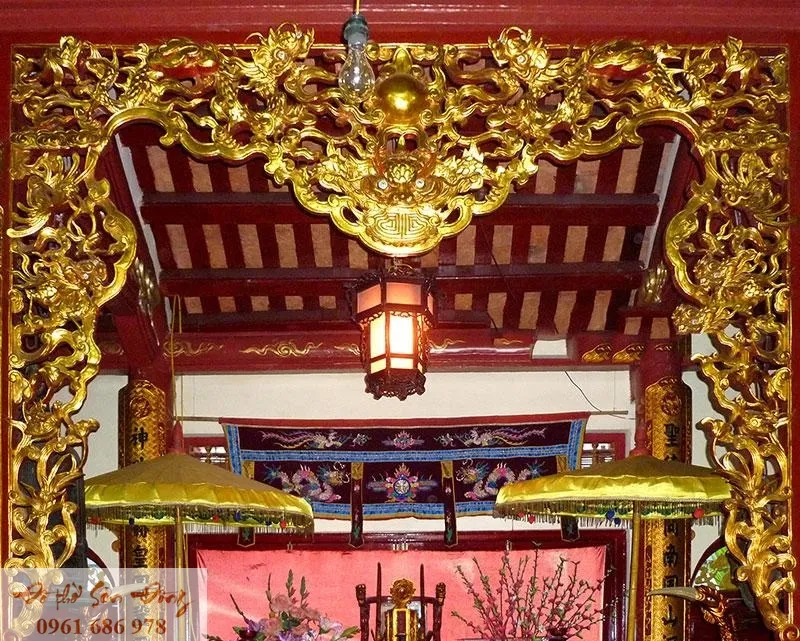 Cửa Võng Thờ: Biểu Tượng Thiêng Liêng Gìn Giữ Hồn Việt Cửa Võng Thờ: Biểu Tượng Thiêng Liêng Gìn Giữ Hồn Việt